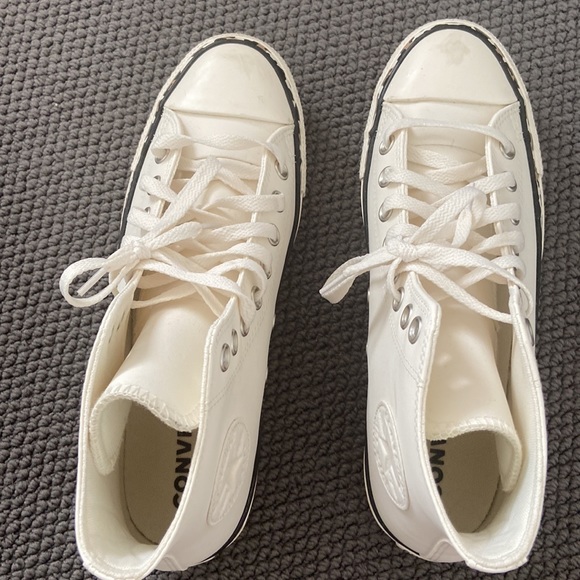 Selling brand new converse, hardly worn and in good condition. Worn twice. - Picture 7 of 8
